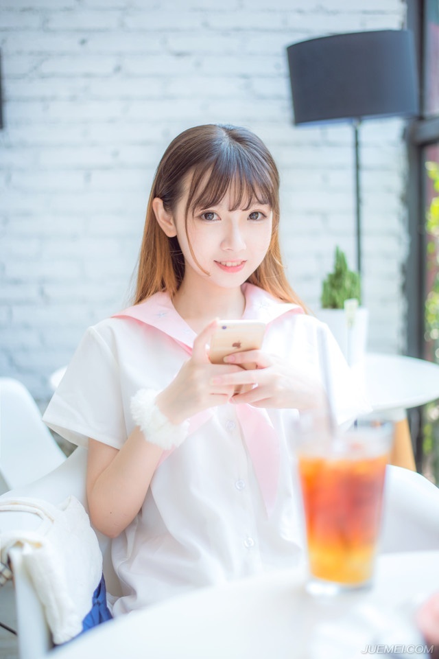 “一个可以让你永远闭嘴的地方。”孟达看了看周围，四下无人，嘴角不禁牵起一抹冷笑，眼中带着淡淡的不屑。